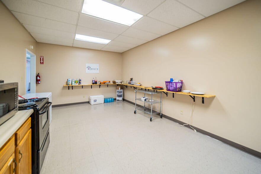 More Photos Of 3530 Park Plaza Rd, Paducah Flex For Lease