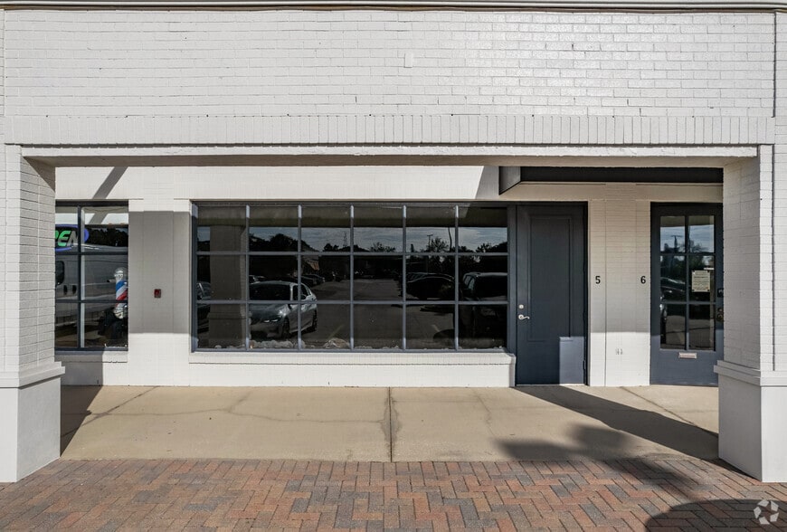 More Photos Of 4141 S Tamiami Trl, Sarasota Storefront For Lease