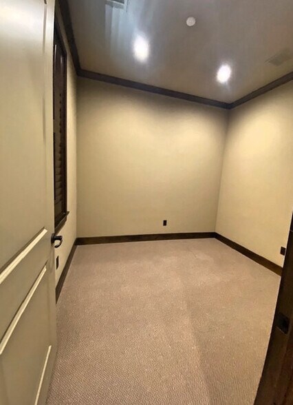 More Photos Of 9125 Belshire Dr, North Richland Hills Office For Lease