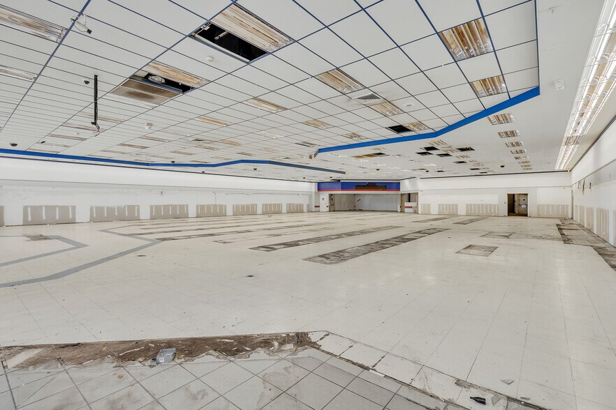 More Photos Of 2300 Wynnton Rd, Columbus Drugstore For Lease