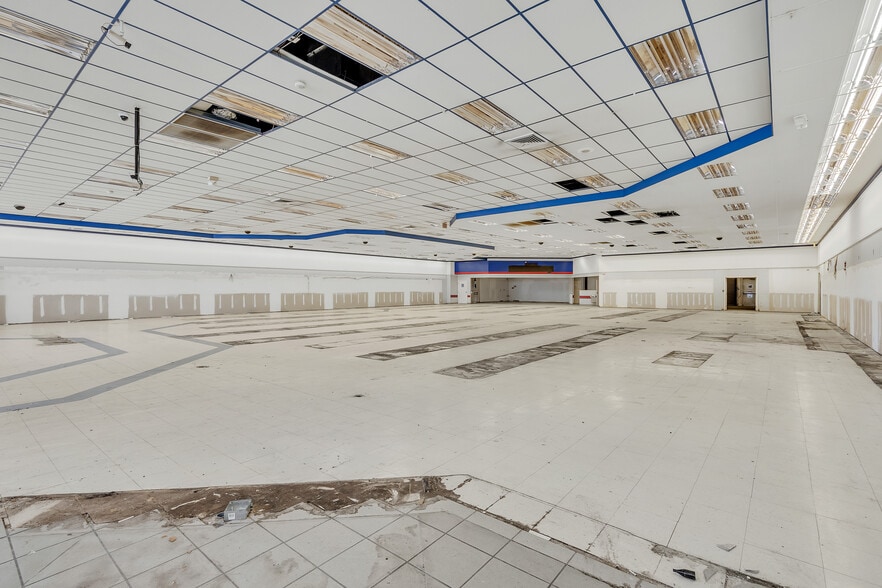 More Photos Of 2300 Wynnton Rd, Columbus Drugstore For Sale