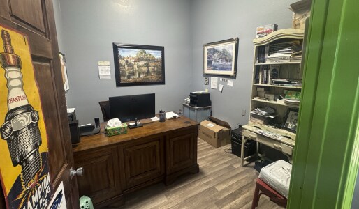 More Photos Of 2421 Navajo Blvd, Holbrook Auto Repair For Sale