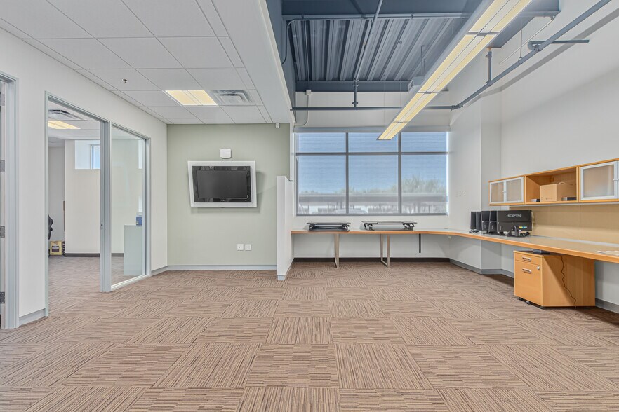More Photos Of 4650 E Cotton Center Blvd, Phoenix Office For Lease
