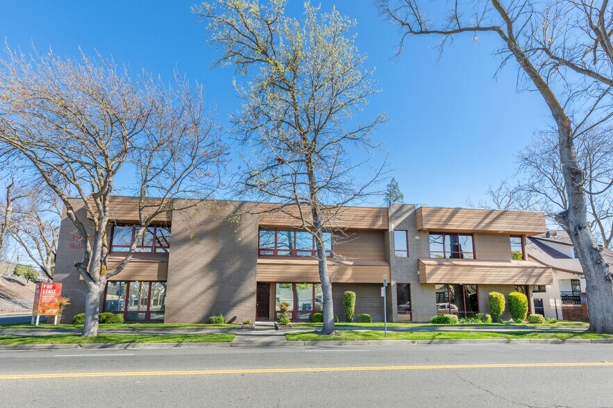More Photos Of 725 30th St, Sacramento Office For Lease