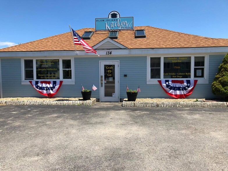 Primary Photo Of 134 Northern Blvd, Newbury Restaurant For Lease