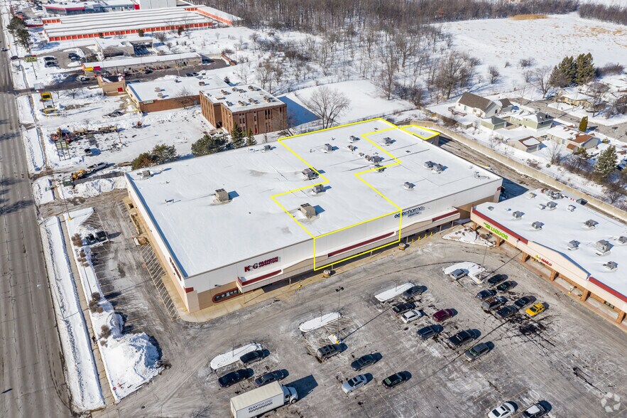 More Photos Of 8600-8604 W Brown Deer Rd, Milwaukee General Retail For Sale