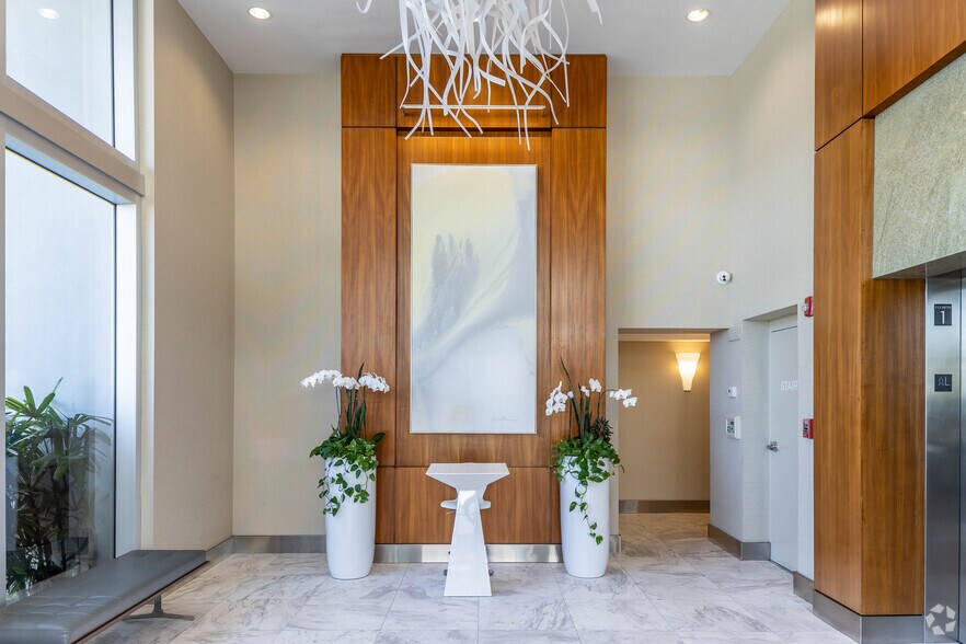 More Photos Of 250 Royal Palm Way, Palm Beach Office For Lease