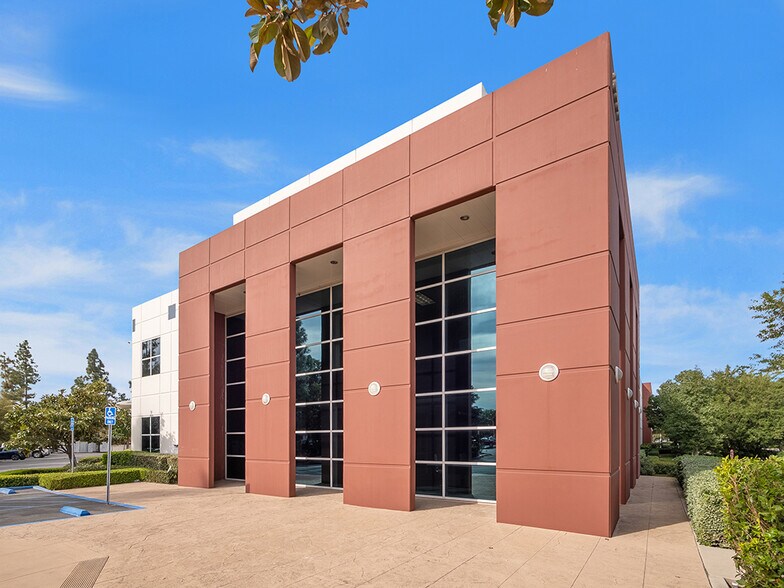 More Photos Of 8900 Research Dr, Irvine Research And Development For Lease