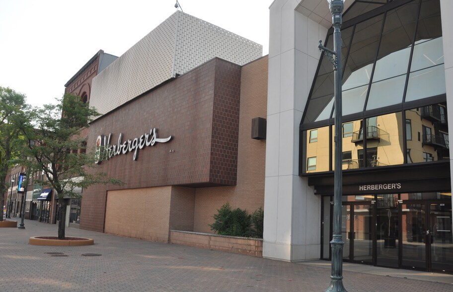 More Photos Of 600-660 W Saint Germain St, Saint Cloud Freestanding For Sale