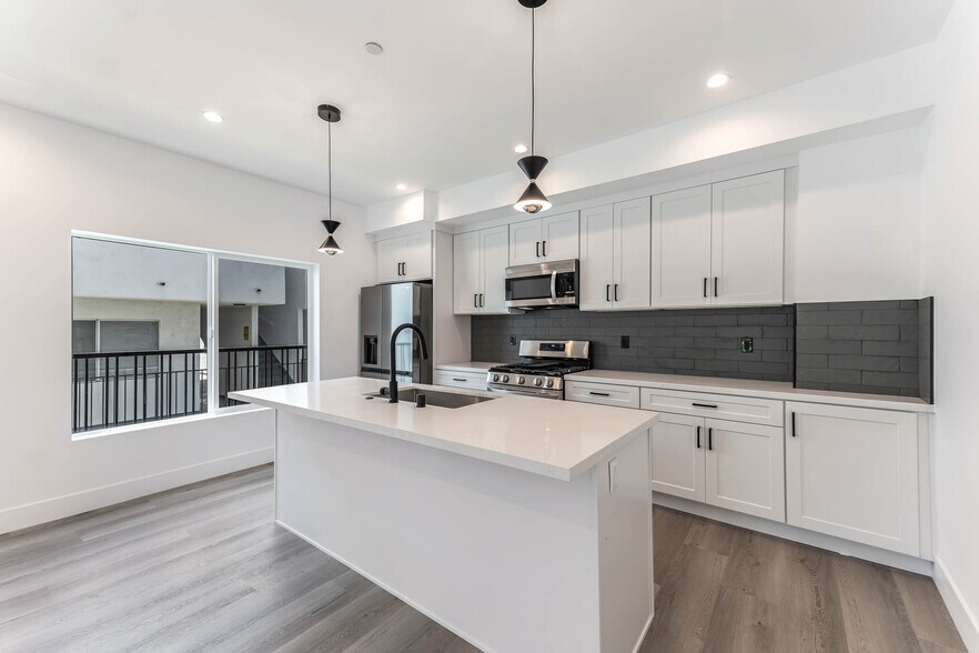 More Photos Of 21719 Hart St, Canoga Park Apartments For Sale