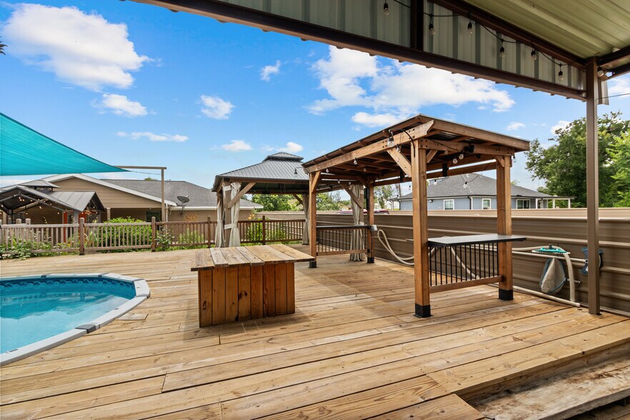 More Photos Of 16815 Avenue A, Channelview Truck Terminal For Sale