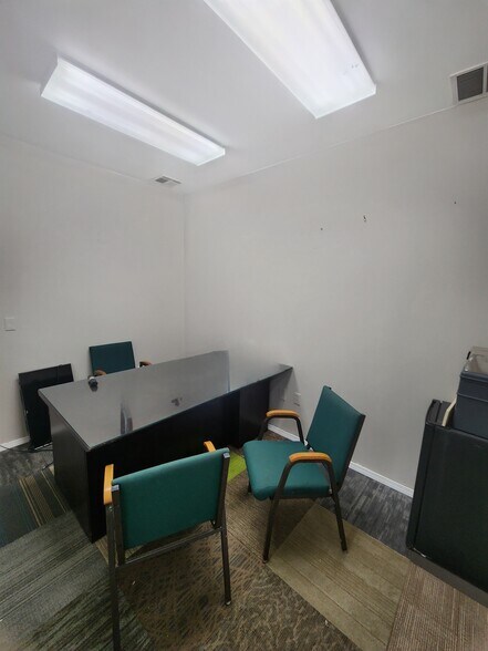 More Photos Of 44 NE 51st St, Oklahoma City Light Distribution For Lease