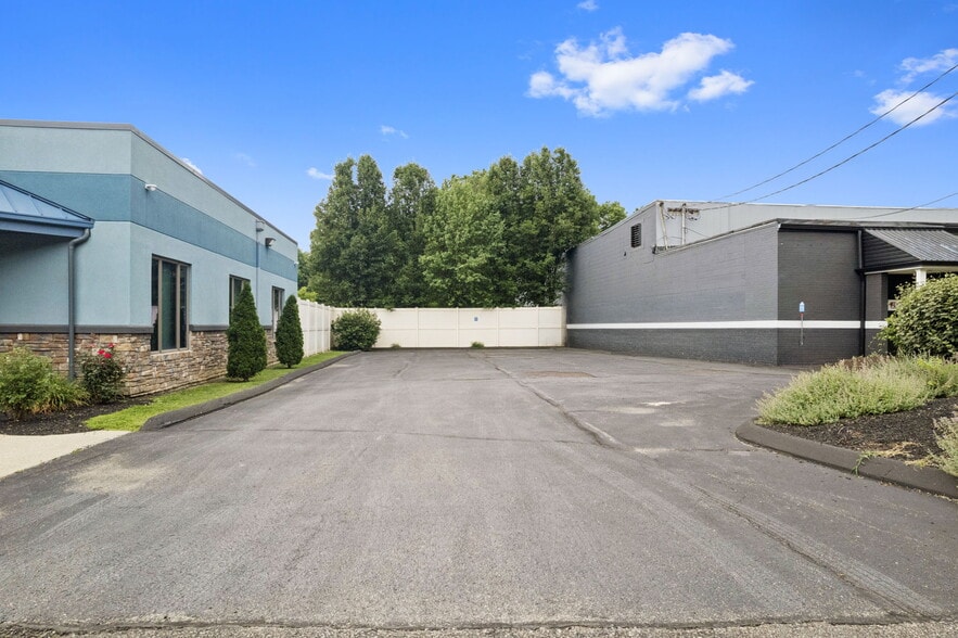 More Photos Of 6315 Warrick Ave, Cincinnati Manufacturing For Lease
