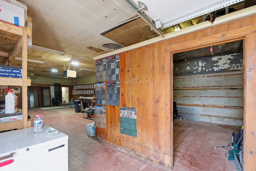 More Photos Of 302 N Main St, Newton Office Residential For Sale