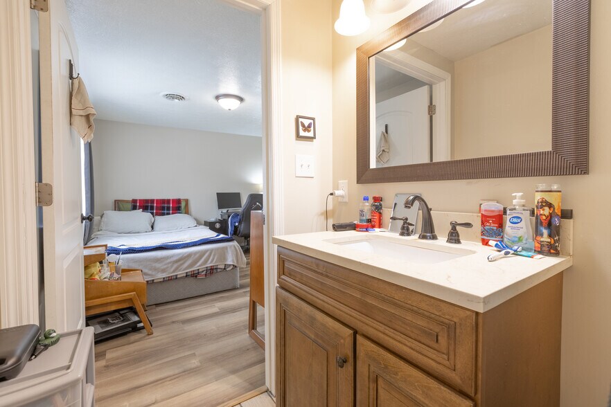 More Photos Of 2312 S Rogers St, Bloomington Freestanding For Sale