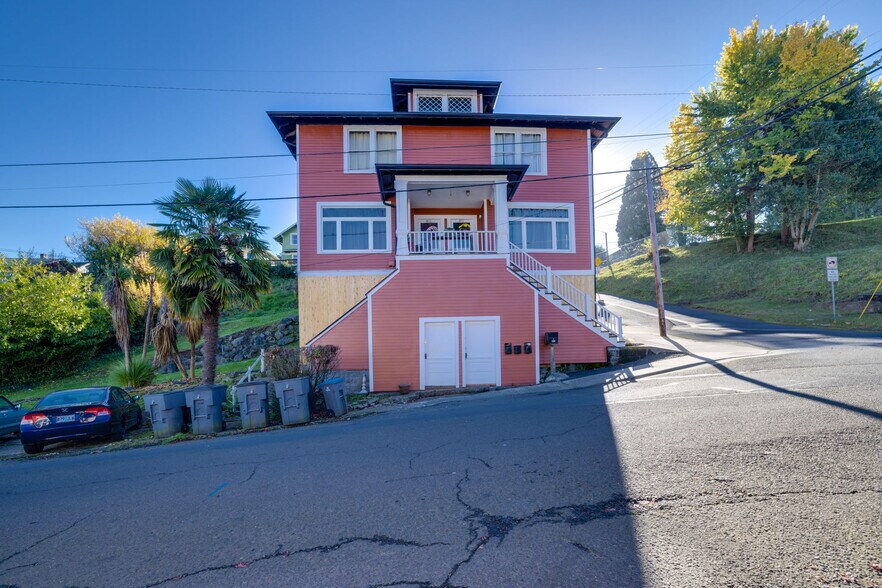 More Photos Of 811 Franklin Ave, Astoria Multifamily For Sale