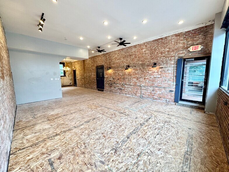 More Photos Of 648 E McMillan St, Cincinnati Storefront Retail Residential For Lease