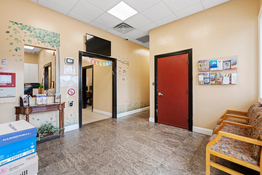 More Photos Of 2707 Hylan Blvd, Staten Island Office For Lease