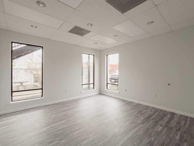 More Photos Of 5730 Centralcrest, Houston Warehouse For Lease