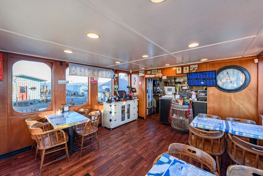 More Photos Of 102 Hall Ave, Coos Bay Restaurant For Sale