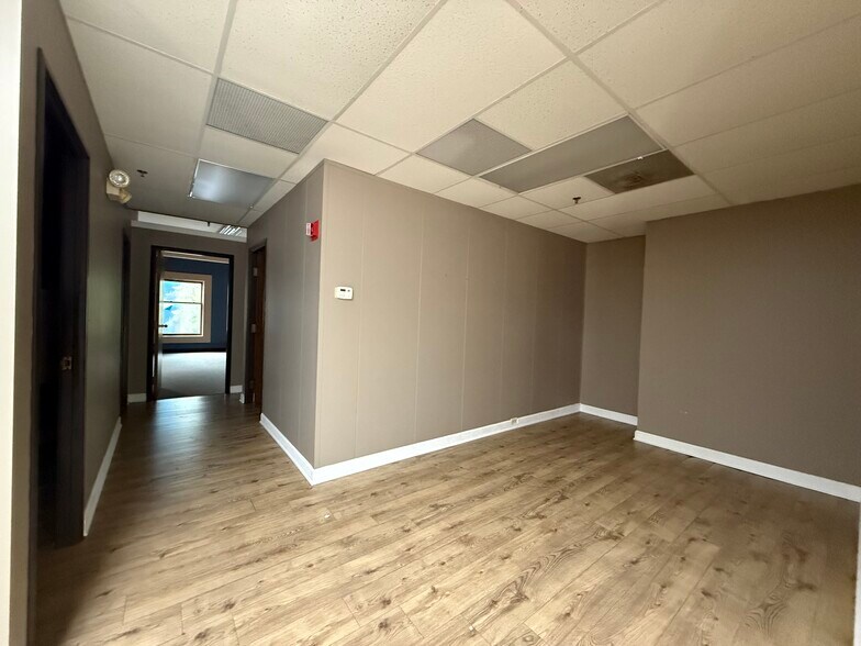 More Photos Of 1450 W Main St, Saint Charles Unknown For Lease