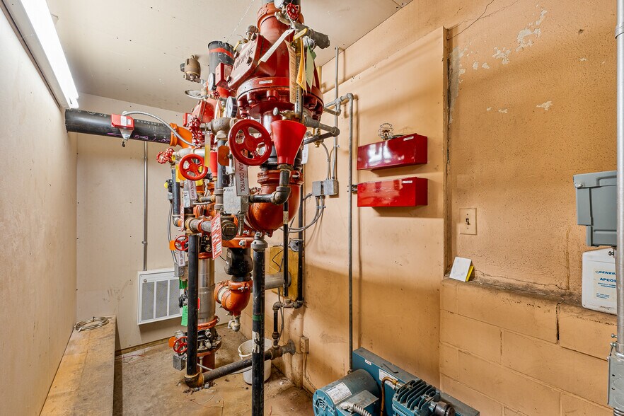 More Photos Of 1537-1545 Hansford St, Charleston Light Distribution For Lease