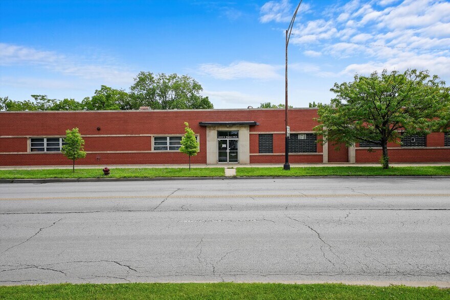 More Photos Of 4025-4039 S Western Blvd, Chicago Warehouse For Sale