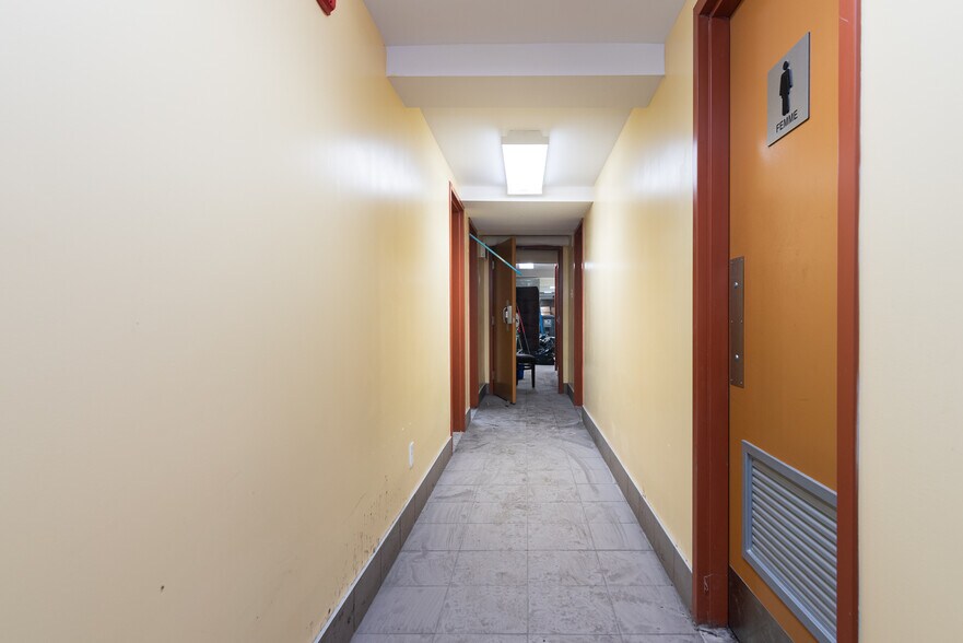 More Photos Of 2464-2466 St Bélanger, Montréal General Retail For Sale