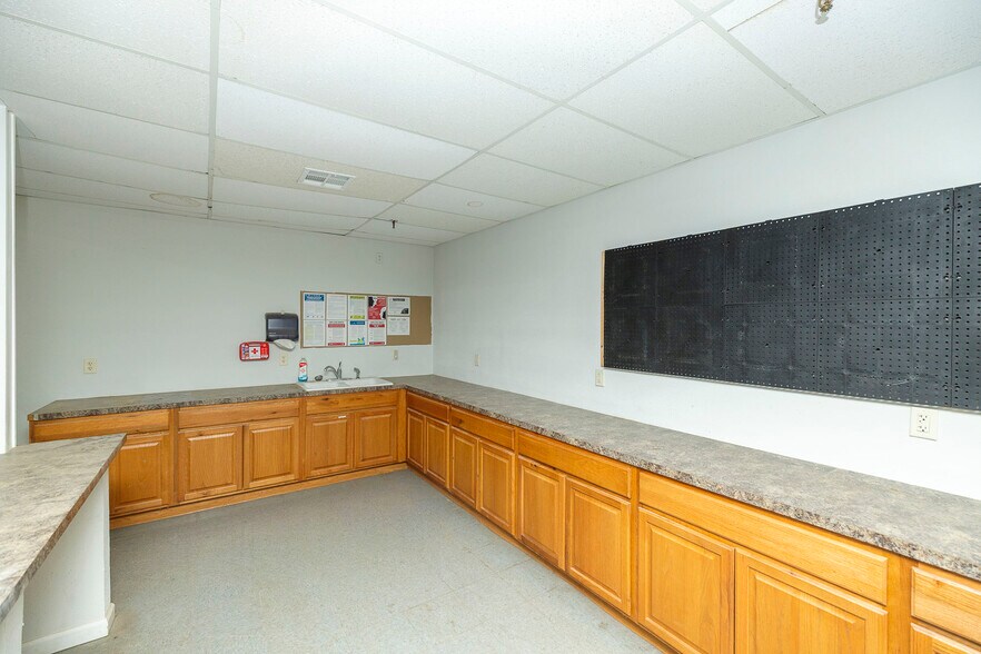 More Photos Of 226 E Ross St, Clearwater Freestanding For Sale