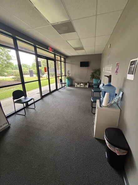 More Photos Of 305 Stoneridge Dr, Columbia Office For Sale