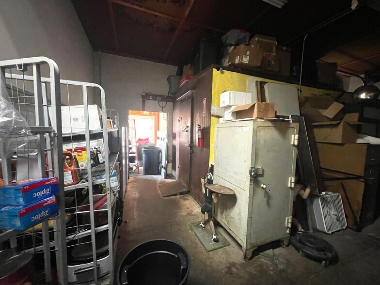 More Photos Of 2521 Waynesburg Dr SE, Canton General Retail For Sale