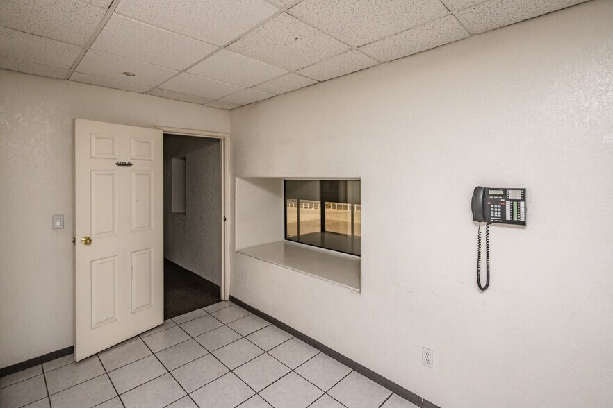 More Photos Of 951 Lake Havasu Ave N, Lake Havasu City Showroom For Lease