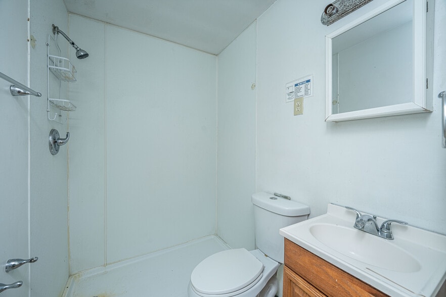 More Photos Of 1058 Edgewater Rd, Pineville Hotel For Sale