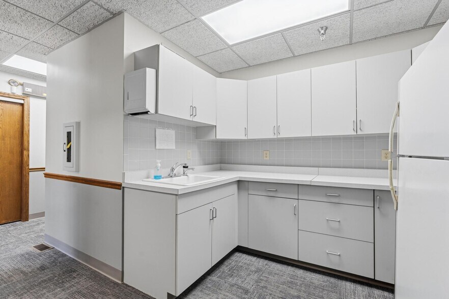 More Photos Of 244 Wilson Dr, Xenia Medical For Sale