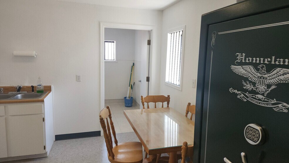 More Photos Of 511 E Main St, Quartzsite Flex For Lease