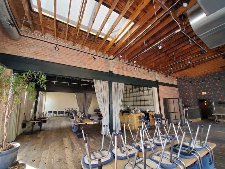 More Photos Of 802-804 W Randolph St, Chicago Storefront Retail Office For Lease