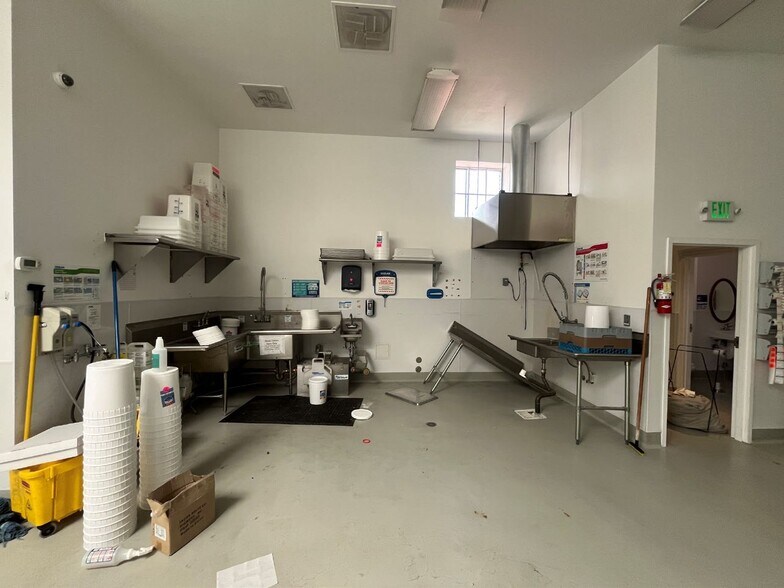 More Photos Of 2575 San Pablo Ave, Berkeley Freestanding For Lease