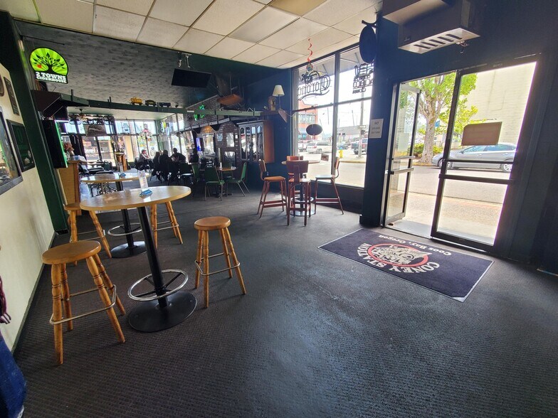 More Photos Of 295 S Broadway, Coos Bay Restaurant For Sale