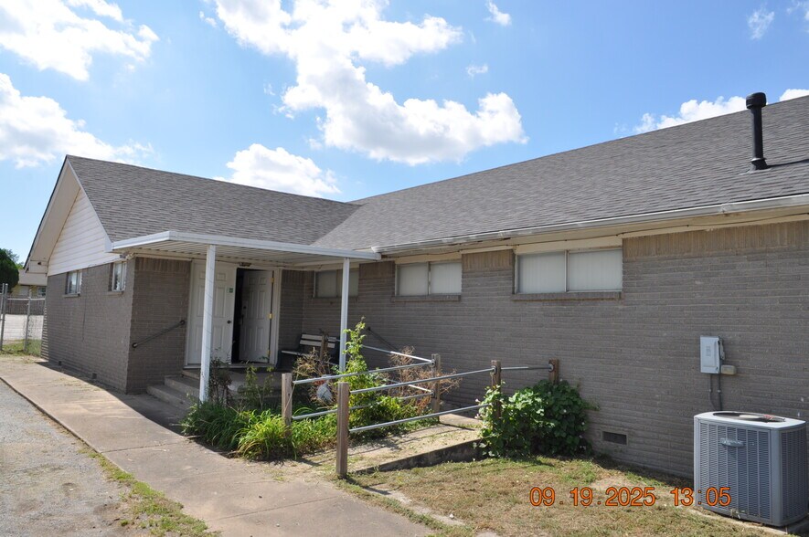 Primary Photo Of 15890 E Pine St, Tulsa Office For Sale