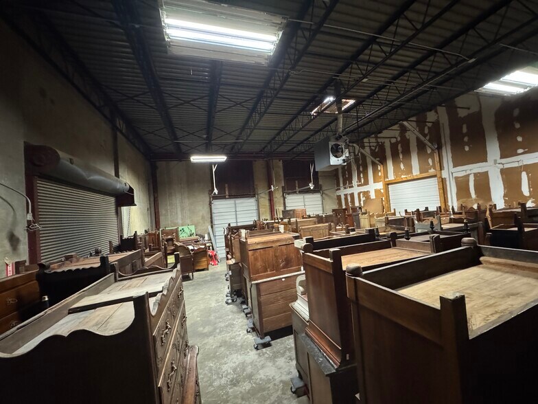 More Photos Of 1876 Defoor Ave NW, Atlanta Showroom For Lease