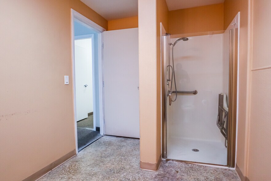 More Photos Of 6640 S Tenaya Way, Las Vegas Light Distribution For Lease