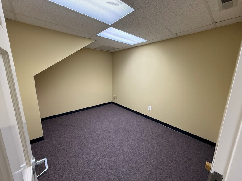 More Photos Of 11-22 Regency Plz, Glen, Glen Mills Office For Lease