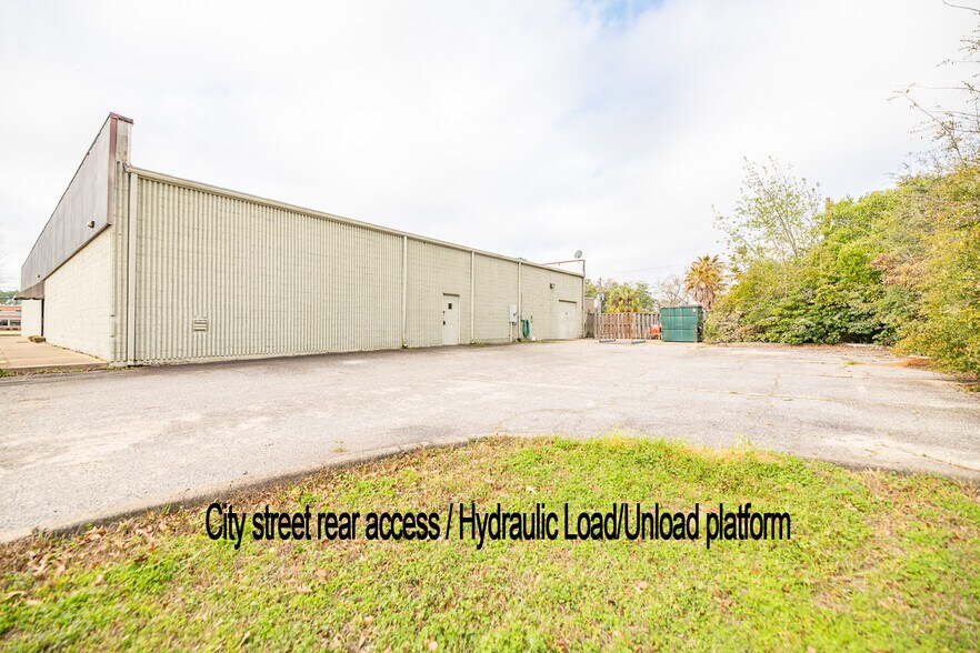 More Photos Of 1503 E Shotwell St, Bainbridge Storefront Retail Office For Sale