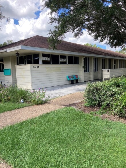 Primary Photo Of 5045-5049 Ringwood Mdws, Sarasota Office For Sale