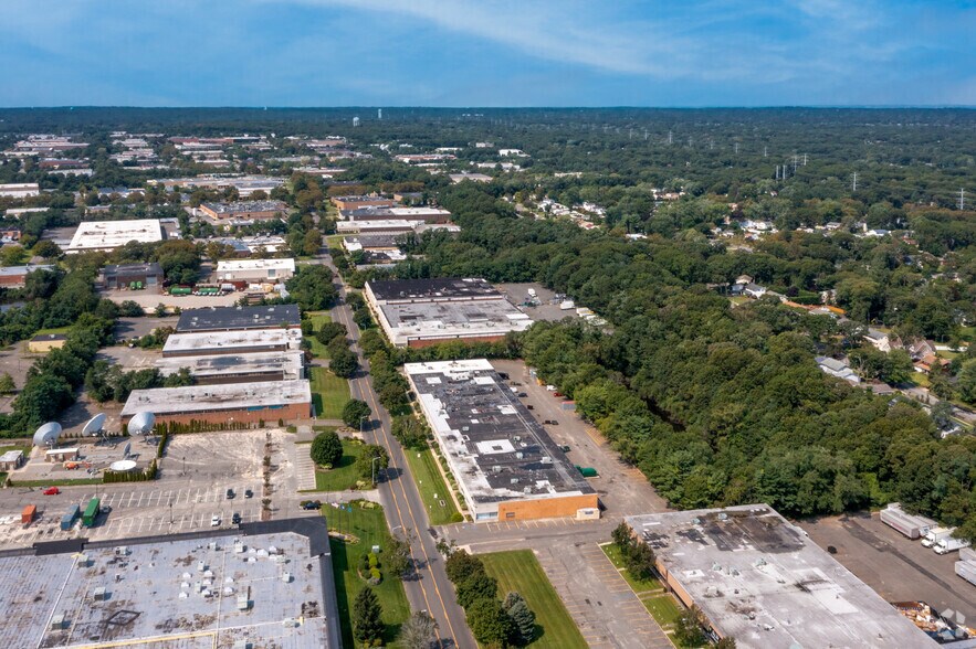 More Photos Of 40 Oser Ave, Hauppauge Warehouse For Lease