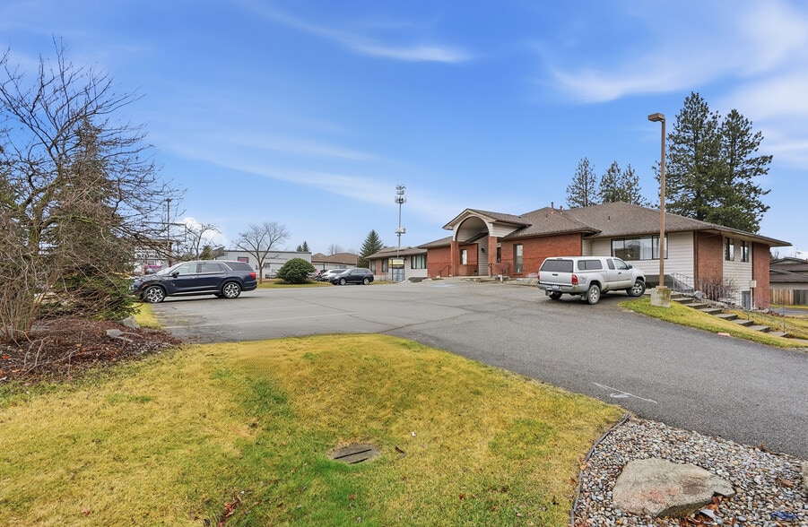 More Photos Of 111 E Lincoln Rd, Spokane Office For Sale