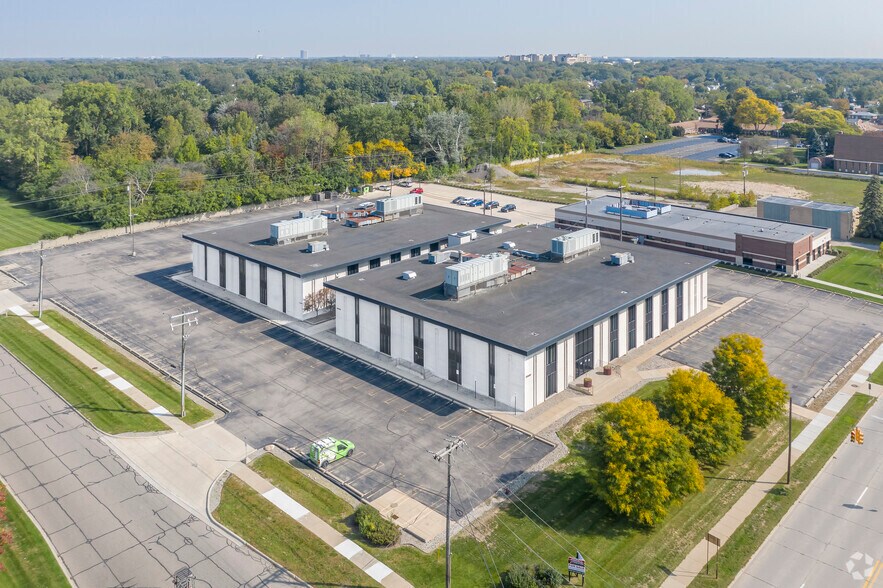 More Photos Of 16500 W 12 Mile Rd, Southfield Office For Lease