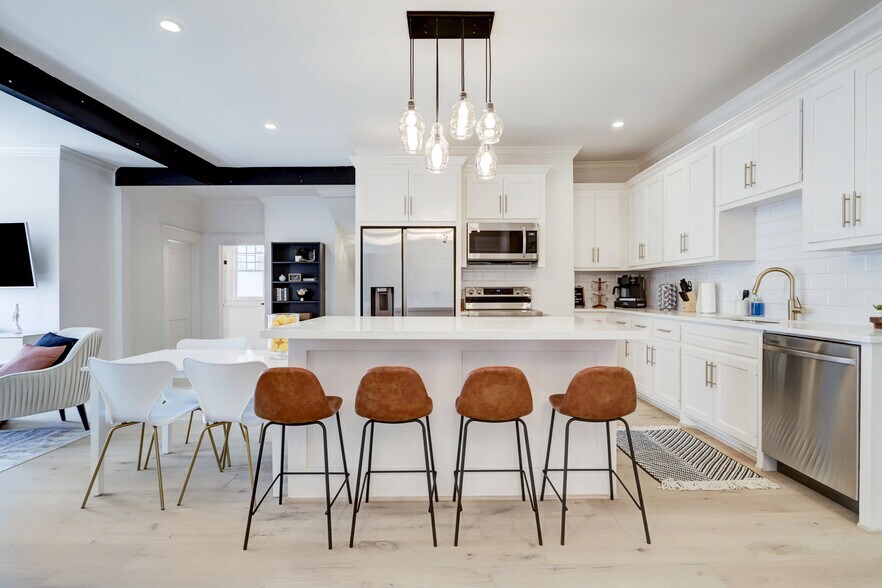 More Photos Of 235 Westheimer Rd, Houston Apartments For Sale