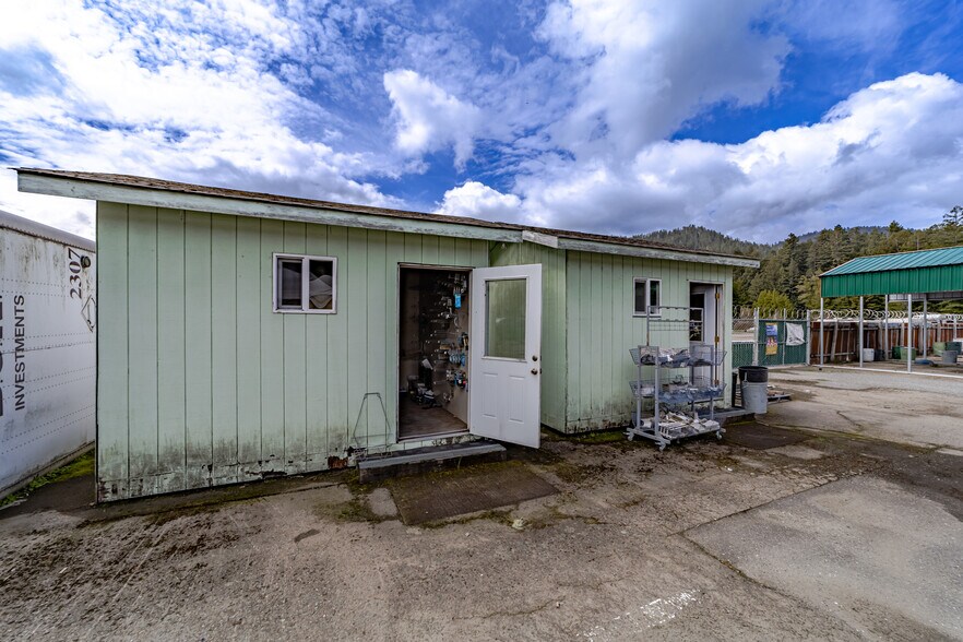 More Photos Of 55 Myers Ave, Myers Flat Manufacturing For Sale