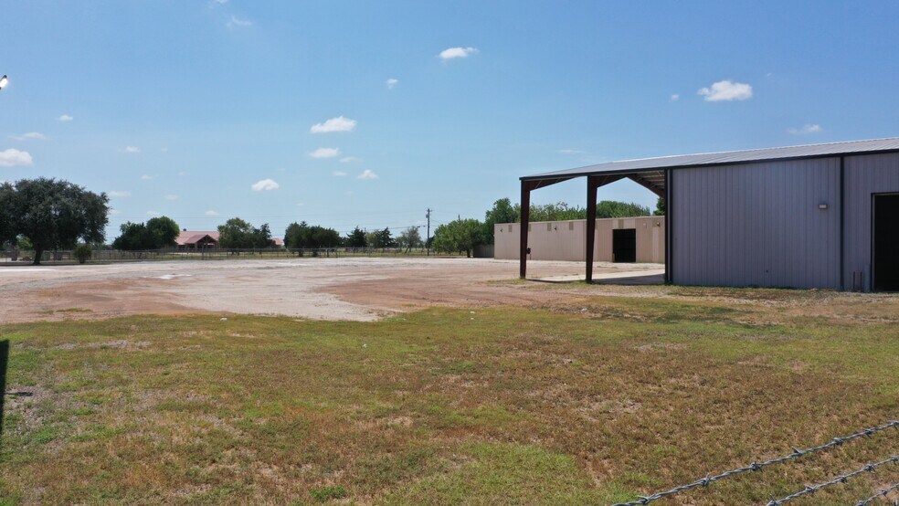 More Photos Of 12104 US-59, Victoria Industrial For Lease
